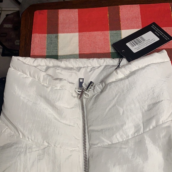 Pretty Little Thing Puff Jacket size 8 US - Picture 6 of 12